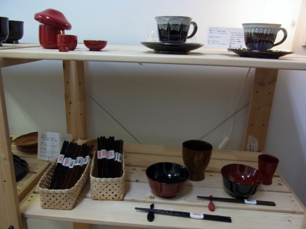 日本中を歩き、ステキな工芸品を探しセレクトしています　　むすぶ工芸