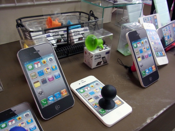 スマートフォンの周辺商品を集めた「スマホマーケット」提案