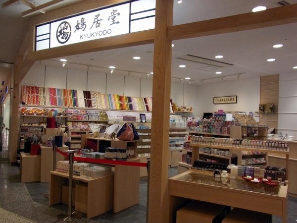 鳩居堂（香り・筆・墨・和文具）East Yard　4階