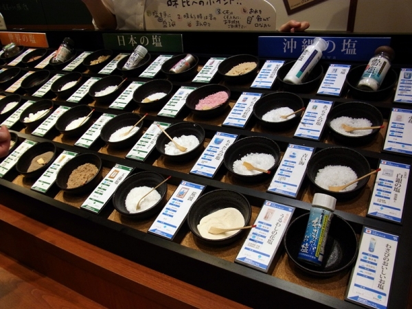 ソルトソムリエと一緒にテイスティングしながら選べる　塩屋（塩の専門店）East Yard　4階
