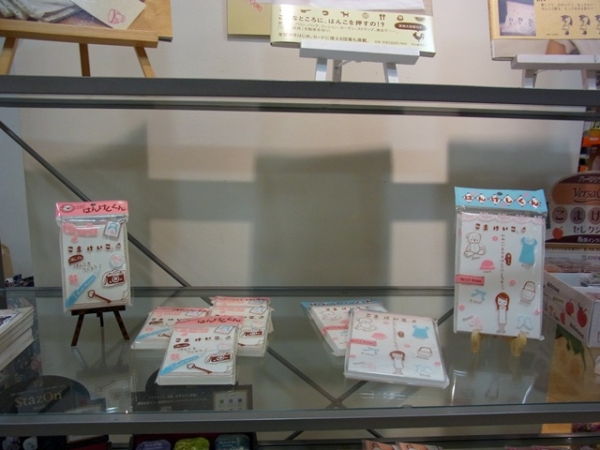 こまけいこさんバージョンの「はんけしくん」も販売