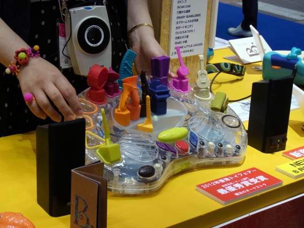 楽器を置く事で音色を重ねて100万通りのシンフォニーを楽しめる「魔法のオーケストラ」学研ステイフル