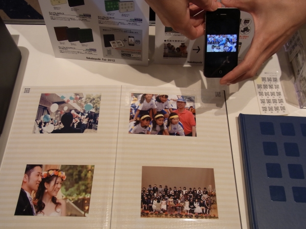 複数の画像や動画が専用機器を使用せずに、手持ちのスマートフォンで見られる「ビューバム」