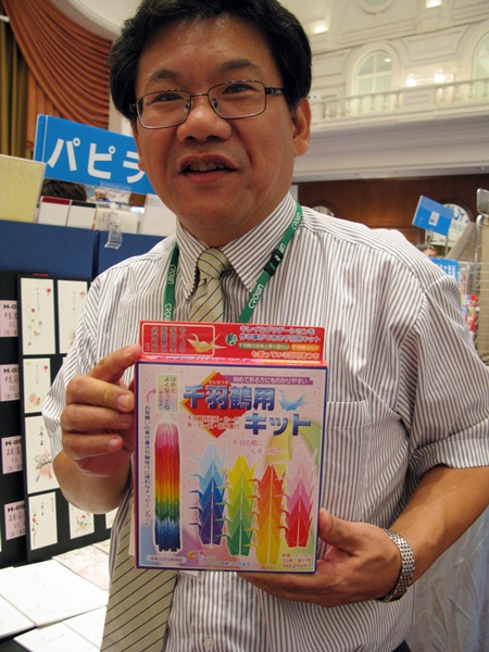 キレイなグラデーションを作ることができる千羽用折り紙「千羽鶴用キット」トーヨー