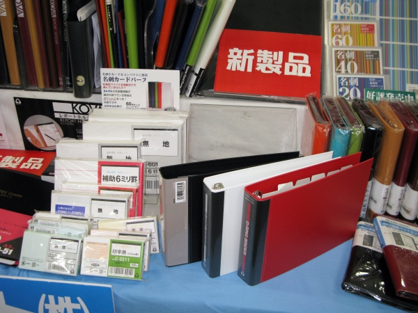 伝票などＢ6判の書類の保管・整理にも便利。収納容量は100枚　新製品｢デーリングバインダー」コレクト