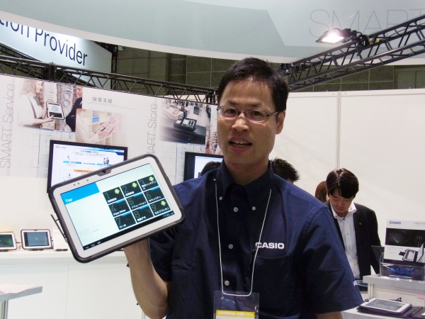 11月発売予定の法人向けAndroidタブレット端末。耐衝撃構造のフレームなどを採用している。カシオ計算機