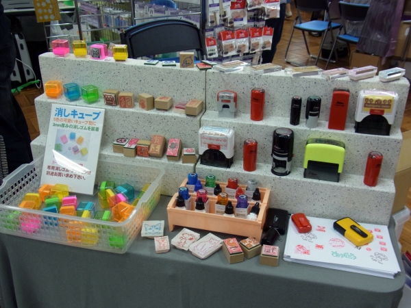 作家たちも愛用する、消しゴムはんこの連続スタンプ器「ぱたんぽん！」　はせがわ