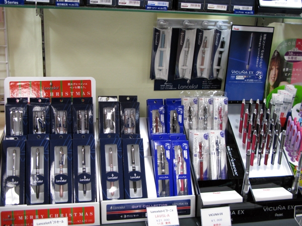 ギフトタイプ　世界最低粘度・新油性ボールペン 多機能ペン「ＶＩＣＵＮＡ　ＥＸ」　ぺんてる