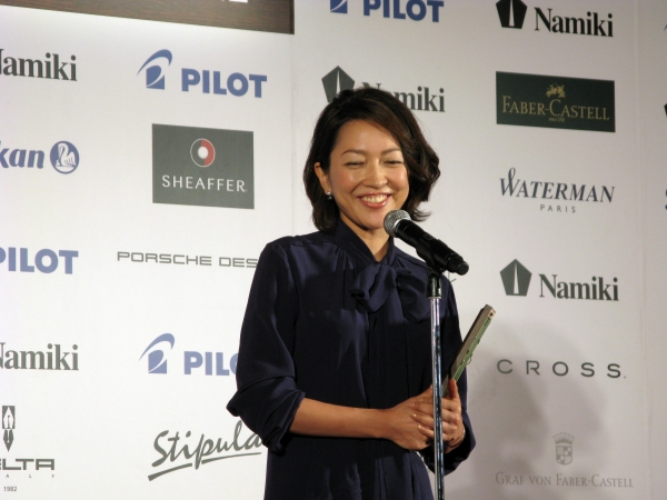 「手紙を書く時の肉筆のやわらかさ、温かさが人の心を動かしていく」と羽田さん