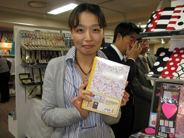 5冊パックなので各教科ごとに分けて使用できますよ。「A5NOTEBOOK」1月発売　キョクトウ・アソシエイツ