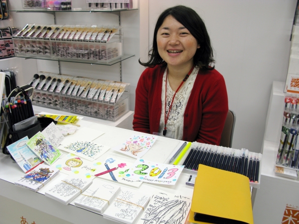 水彩毛筆「彩」なら水性染料インクが再現する美しい日本の伝統色で画けます。あかしや