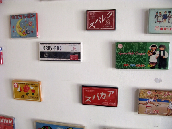 クレパスは世界初の描画材料として、1925年（大正14）にサクラクレパスが開発したもの
