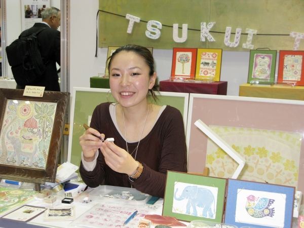 ヒノデワシ、消しゴムはんこ作家の津久井智子さんとのコラボで出展。
