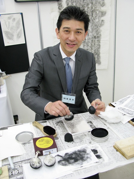 拓本は誰もが手軽にできる創作活動。作品名「ニャロメ」　墨運堂