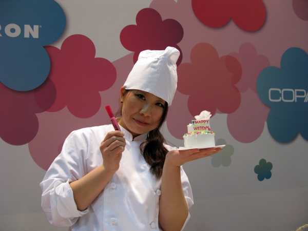 とってもかわいい3Dデコペンキラリーナを使ったデコケーキづくりはいかが　バニーコルアート