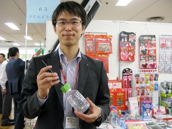 ペットボトルに取り付ける鉛筆削りが大ヒット！「ケズリキャップ」累計販売数量50万個突破　シヤチハタ