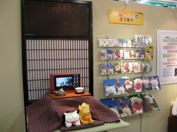 ブログで大人気のシロがステーショナリーとして登場　「かご猫シロのいい気分」