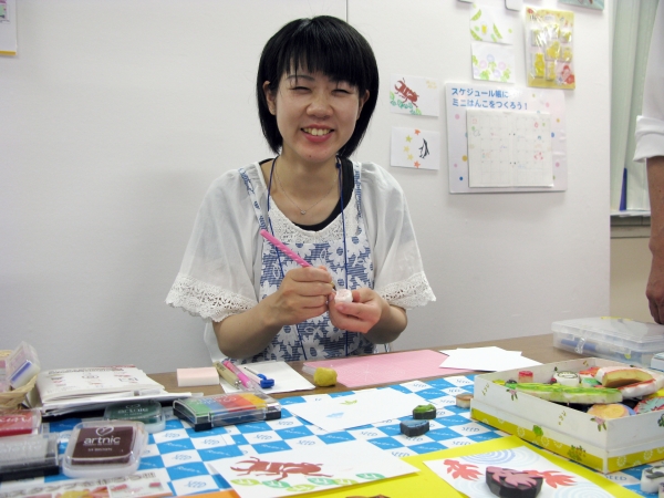 けしごむでスタンプ作り・ほるナビ実演。初心者向け教室も行っていますよ！　シード