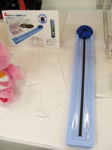 用途に合わせて直線・ミシン刃・波刃・折線からカットパターンが選べる「ペーパーカッターＣＰ－4」デビカ