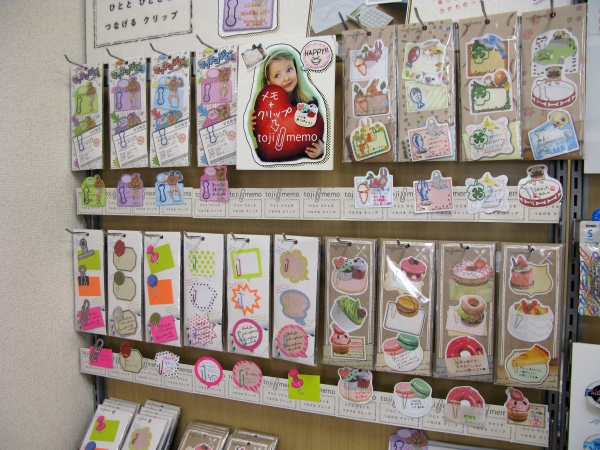 商品を確認して購入したいというユーザーニーズに応えＰＯＰのように商品を演出　「とじメモ」