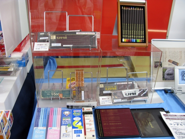 1958年、東京タワー竣工と同じ10月に「uni」発売。ロングセラー鉛筆初代から現行4代目まで 三菱鉛筆