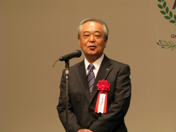 「日本発の環境技術に磨きをかけ、グローバルに環境負荷の低減に努力していきたい」と、鈴木社長
