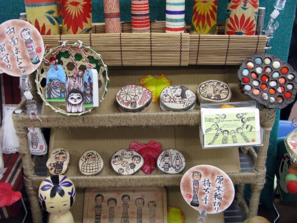 香港出身だけど、日本のこけしに魅せられたという・・・　DIY Eraser Stamp