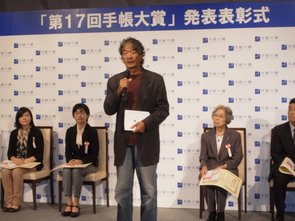 自選作について「深刻な悩みも、少し経つと何であんなに悩んだのだろうか不思議に思う。そのことを教えてくれた」とコメントする椎名氏