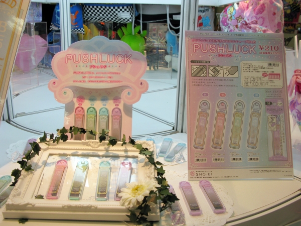 ワンプシュで芯がラクラク出せるシャープ替え芯「プシュラク」SHO-BI