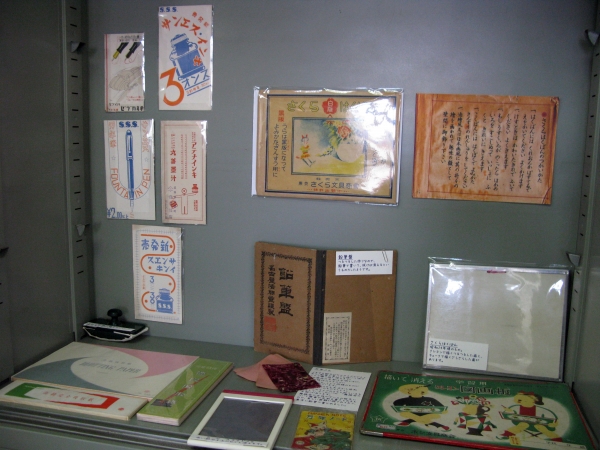 紙製石盤以降にも「書いて消せる」繰り返し使うための文房具がいろいろ　たいみち