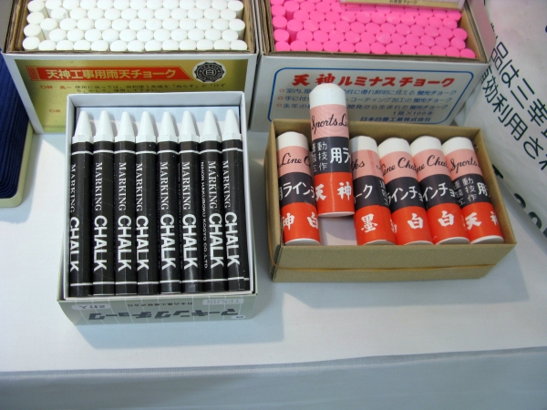 工業用に最適な「天神印マーキングチョーク」「天神印ラインチョーク」　日本白墨工業