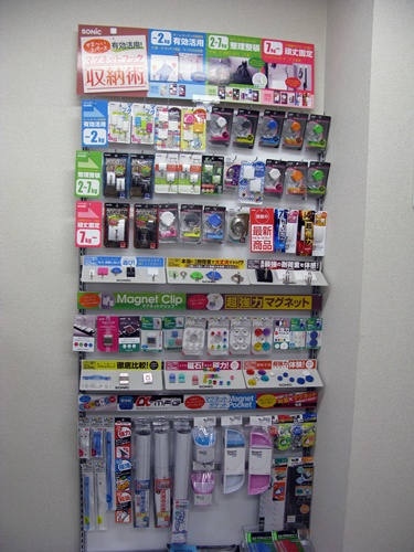 マグネットフックニーズ拡大を受け、店頭でユーザーの求める商品が探し易いよう什器提案