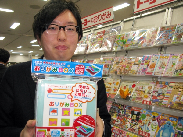 折りあがった作品や道具類も収納。便利な仕切り付二層式タイプ「おりがみＢＯＸ」トーヨー