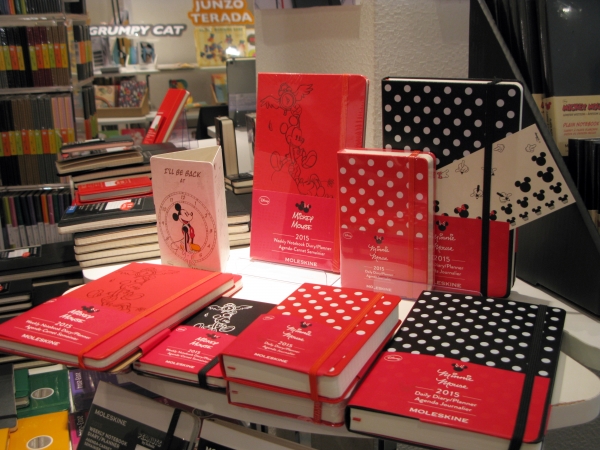 初のMOLESKINEミッキーマウス／ミニーマウスデザイン　2015年ダイアリー限定版