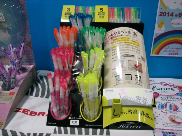 ゼブラ　曲面にもしなって書ける蛍光ペン「ジャストフィット」