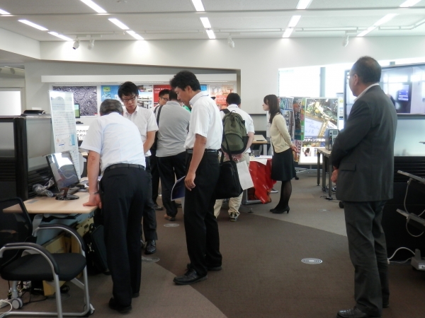 来場者で賑わう会場