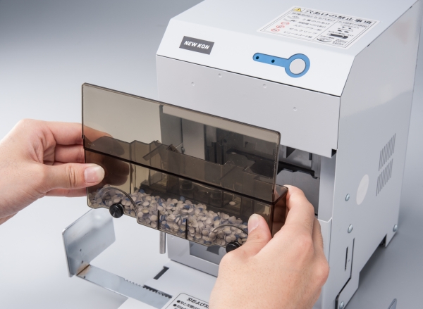 抜いたカスが一目でわかる半透明なカス箱