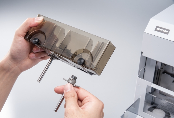 工具不要で簡単な刃の交換