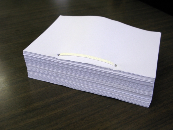 これだけの厚さをスッキリ保存できるので長期保存用の書類に最適 