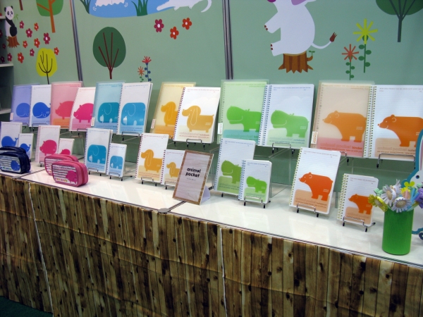 6色に彩られたパステルカラーのまるっこい動物がかわいい「アニマルポケット」キョクトウ・アソシエイツ