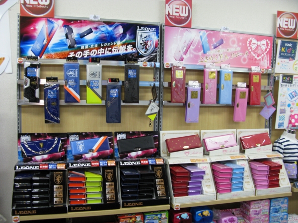 デザイン・軽い・大容量・日本製子ども用ペンケース 男子用「レオーネ」、女子用「リボーネ」