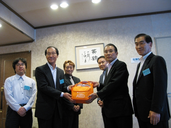 地域貢献の一環として、相模原商工会議所に来所される方の安心、安全のためにＡＥＤ寄贈