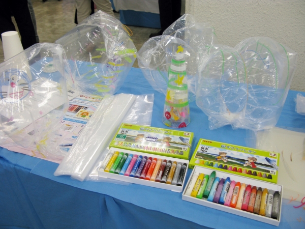 ずこうクレヨンを特長を生かした表現法の勉強会提案も行っています　ぺんてる