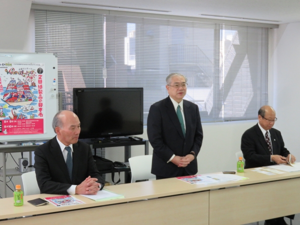 左から梶田総務副実行委員長、西村代表幹事、美馬実行委員長