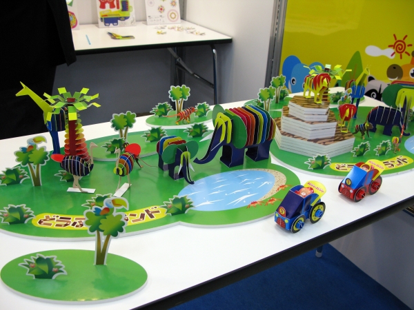 どうぶつ、ミニミニカーを楽しく作れる　紙のおもちゃ「ガジャ・ガジャ」　ハリマ紙器印刷工業