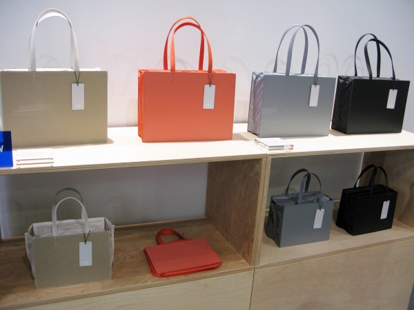 軽くてたため、中身が見えにくいデザイン　オフィスや様々なスタイルの合わせやすい「パッタ」コクヨＭＶＰ