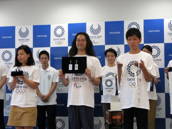 こちらがエンブレムを使用した「東京2020公式オリジナル商品」