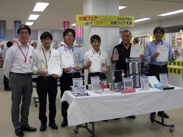 橋代表幹事、サンビー、共栄プラスチック、エスディアイジャパン、北星鉛筆、日本理化学工業（左から）