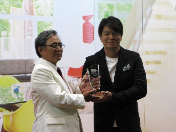 テレビでもDIYの腕前を披露すなど職人技が凄いと評判のヒロミさんが第一回「DIY AWARD」受賞