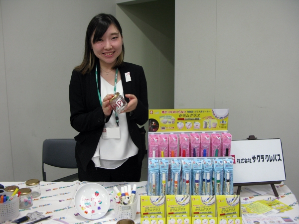 自然乾燥12時間でインキが定着！焼きつけのいらない陶磁器・ガラス用マーカ「セラムグラス」サクラクレパス